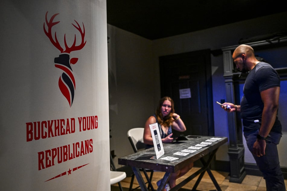 Die Young Republicans sind in verschiedenen Verbänden über viele Orte hinweg aktiv.