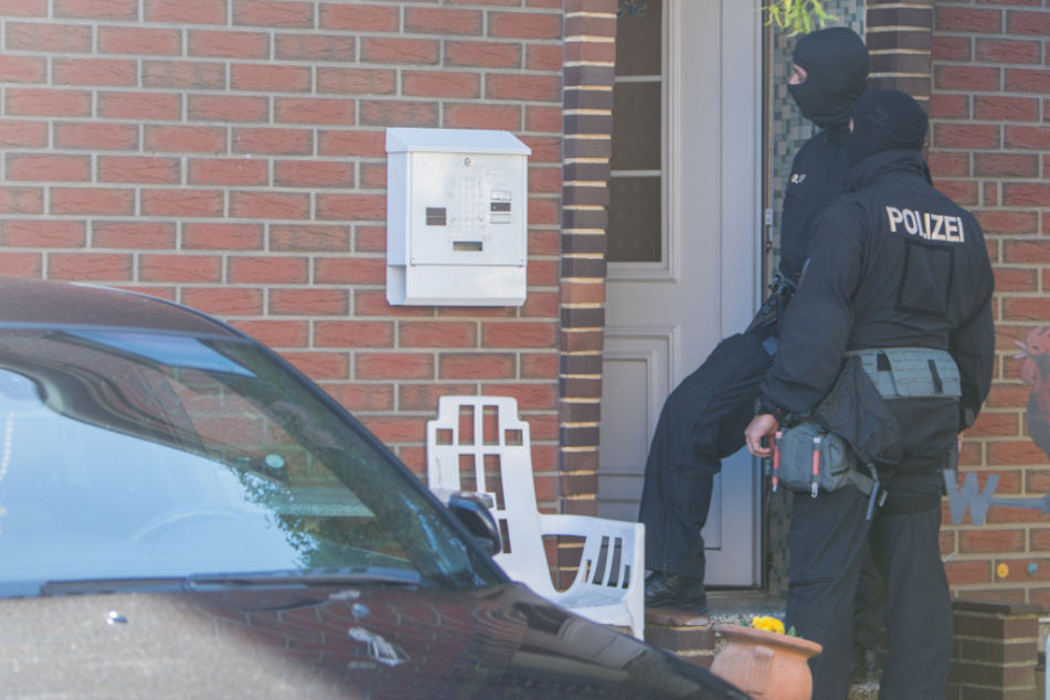 Razzia! Polizei geht gegen Automatenknacker-Bande vor