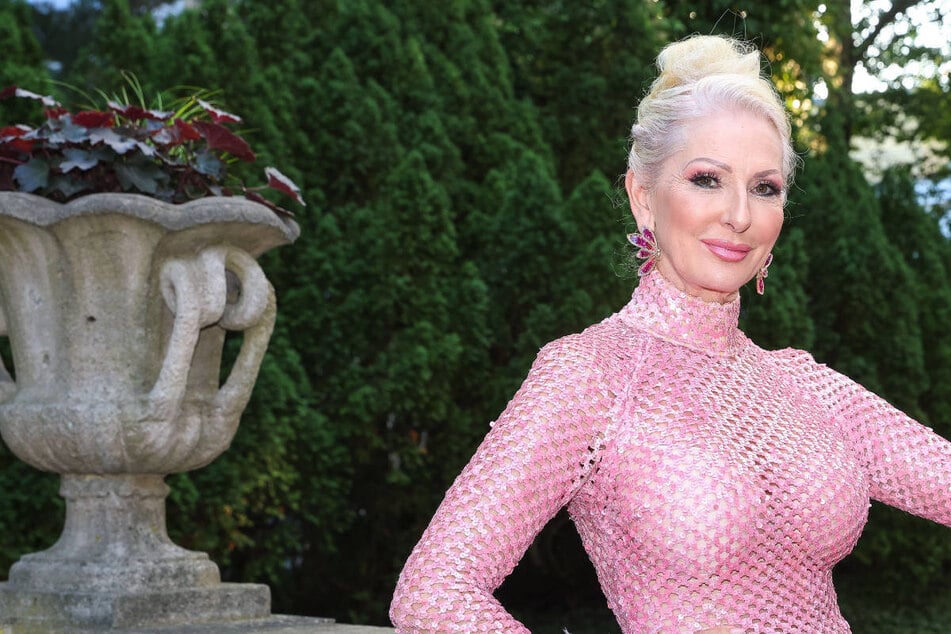 Diva posiert für den "Playboy": Désirée Nick lässt mit 66 Jahren die Hüllen fallen