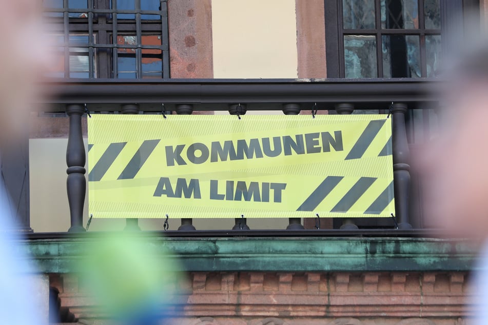 Deutschlands Kommunen geraten immer mehr in finanzielle Schieflage. Gerade die Sozialausgaben würden sie inzwischen überfordern. Bonew fordert deshalb eine Überprüfung aller Gesetze der vergangenen 15 Jahre.