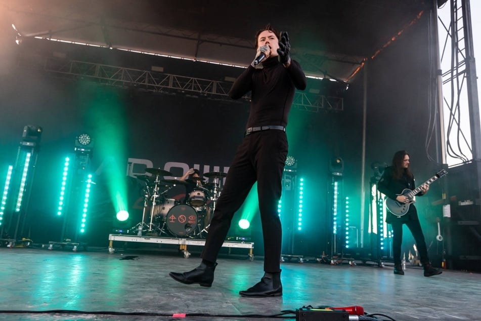 Die aktuellen Durchstarter im Metal "Bad Omens" waren am Montag zu Gast in Leipzig. An dieser Stelle hätten wir gern aktuelle Fotos von ihnen sowie "Bilmuri" gezeigt. Leider erlaubt die Band auf ihren Shows keine Pressefotografen.
