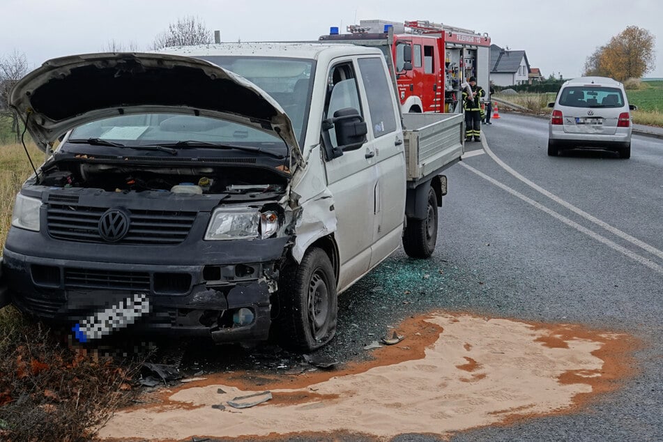 Crash zwischen Transporter und VW Touran in Bannewitz: B170 gesperrt