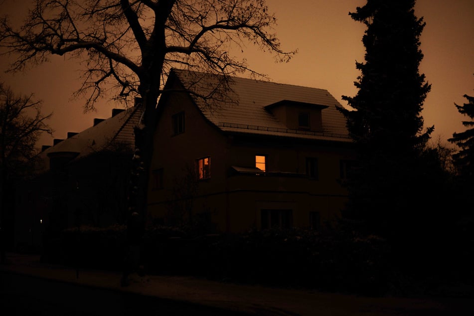 Viele Bewohner erleuchteten während des Stromausfalls ihre Häuser mit Kerzen.