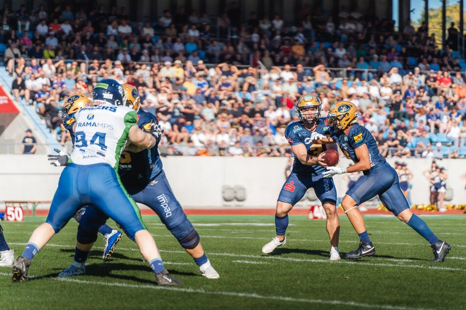 Nico Barrow gets the ball in his hands and knows exactly what to do! The Monarchs running back shone against the Straubing Spiders with three touchdowns.