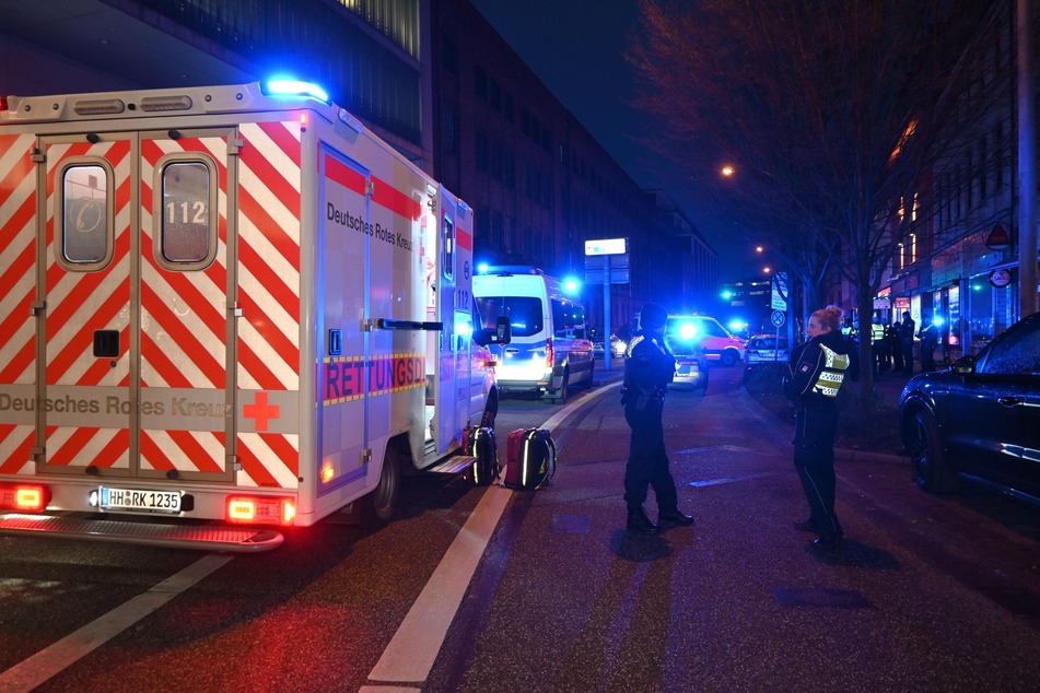 Rettungskräfte und Polizei mussten am späten Donnerstnachmittag ins Harburger Phoenixviertel ausrücken.