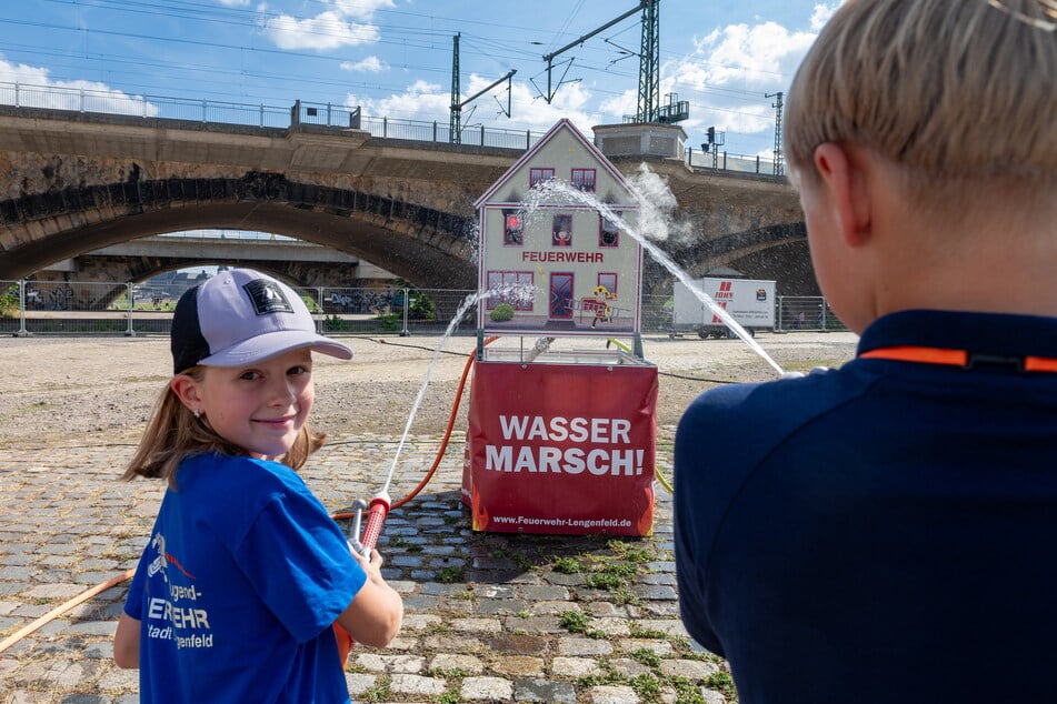 Auf der Blaulichtmeile durfte sich jeder mal versuchen.