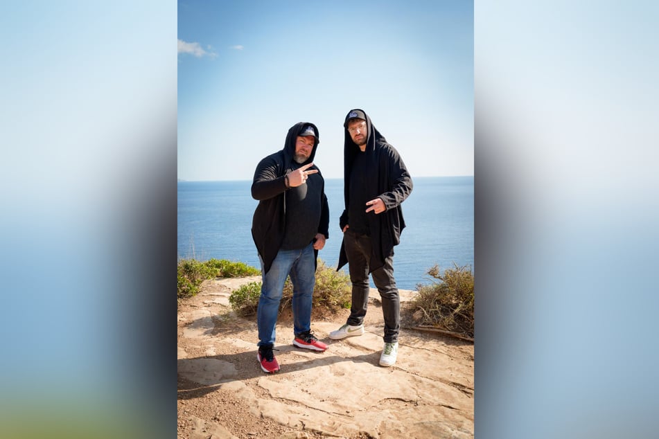 Auf Mallorca drehte das Juristen-Duo ihr erstes Musikvideo.