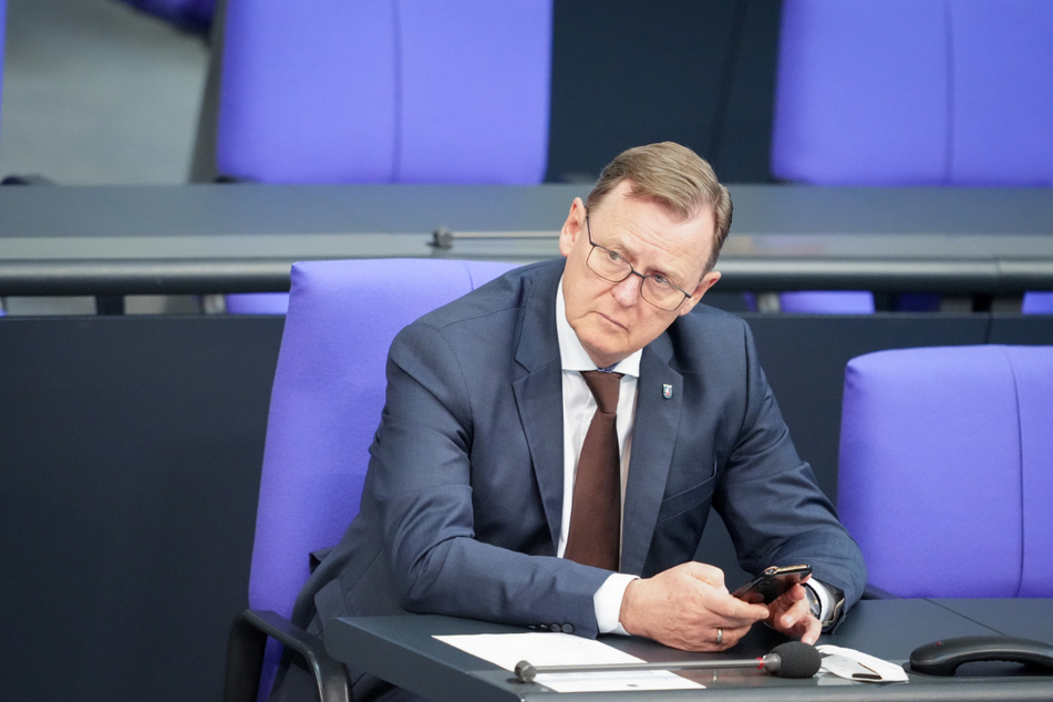 Das Dienstauto von Bodo Ramelow (65, Linke) wurde am Donnerstagabend in Erfurt beschädigt. Der Ministerpräsident befand sich zum Zeitpunkt des Vorfalls auf einer Veranstaltung.