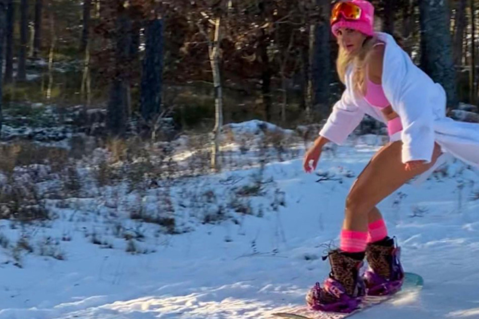 Snowboard fahren im Bikini? Für Alicia Melina Kummer (32) kein Problem.