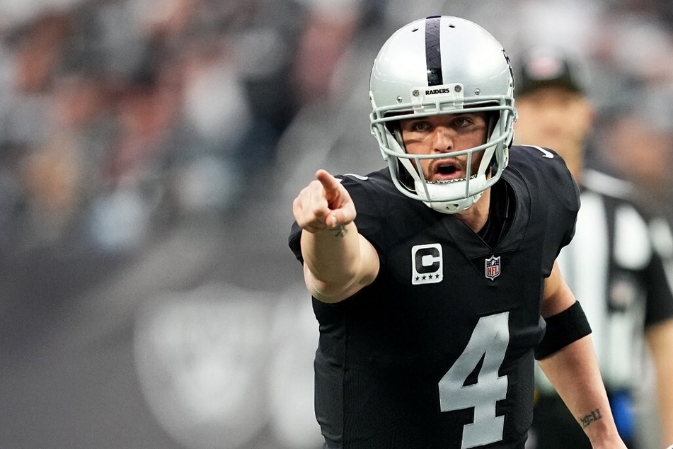 Raiders QB Derek Carr gets benched in shock decision