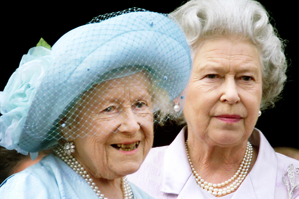 Die Queen Mum (✝101, l.) und ihre Tochter Queen Elizabeth II (✝96).