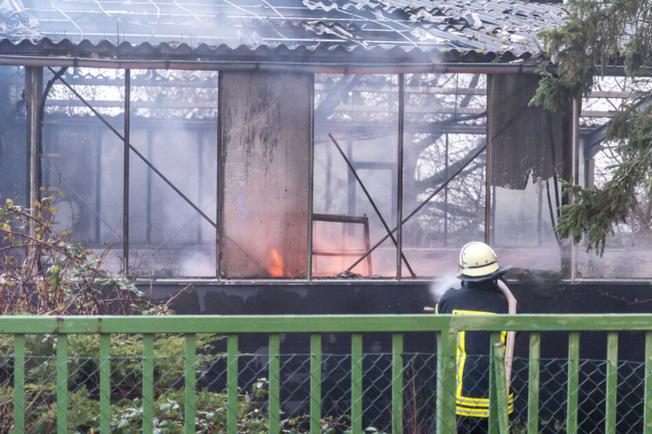 Das Foto zeigt die Brand-Ruine in Friedrichsdorf am Donnerstagmorgen.