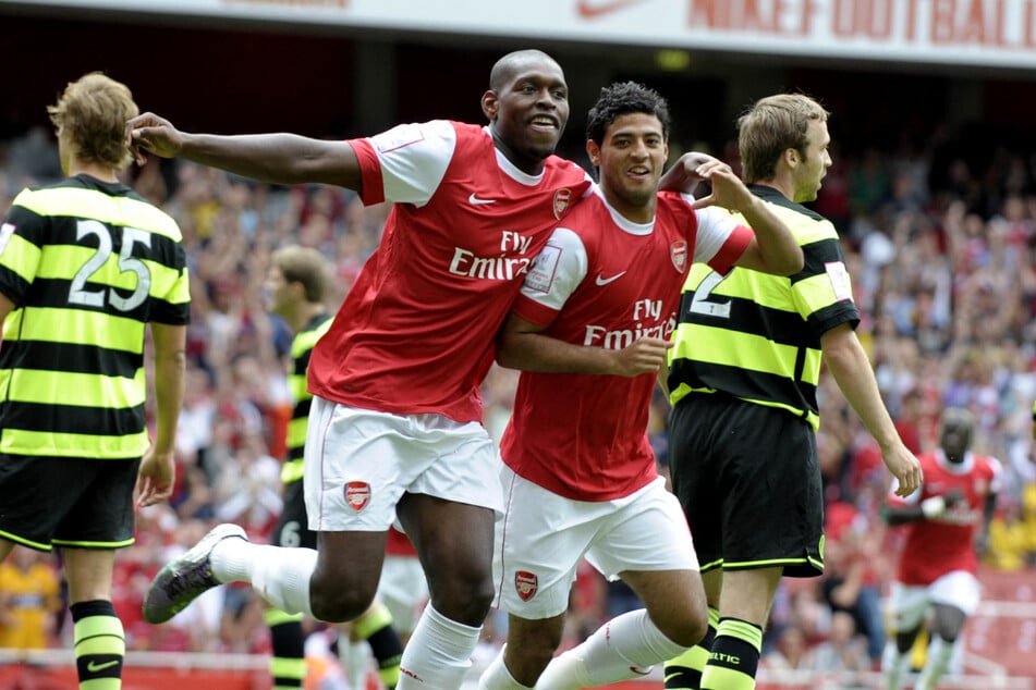 Jay Emmanuel-Thomas (heute 34, l.), hier an der Seite von Carlos Vela (heute 36), galt beim FC Arsenal als Riesen-Talent.