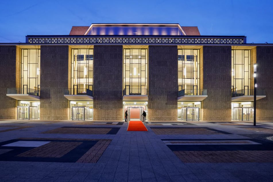 Nach 14-jähriger Sanierung wurde die Kölner Oper am Donnerstagabend feierlich wiedereröffnet.
