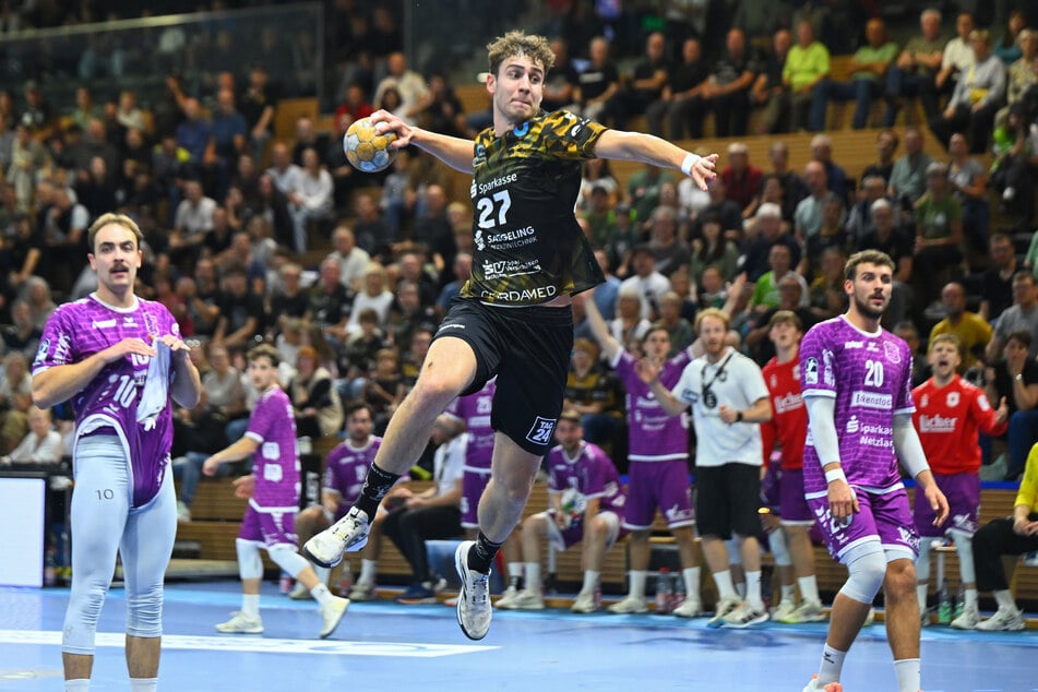 So genau zielt niemand: Dresdens Nils Fuhrmann (23) ist der treffsicherste Linksaußen der gesamten Liga.