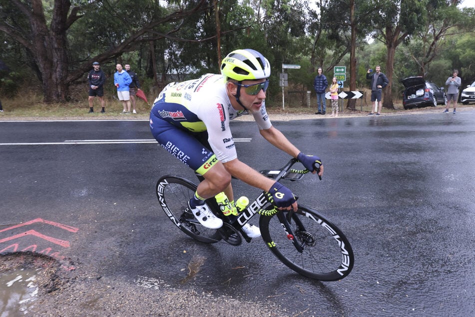 Taco van der Hoorn (31) hatte die Chance auf seinen zweiten Etappensieg bei einem Giro d'Italia, doch zwei Demonstranten machten ihm einen Strich durch die Rechnung.