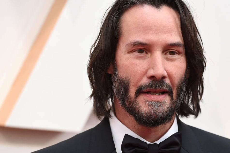 Keanu Reeves says Matrix 4 will be a love story!