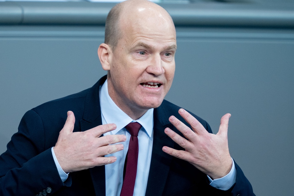 Ralph Brinkhaus (52, CDU), Vorsitzender der CDU/CSU-Bundestagsfraktion, spricht in der Plenarsitzung des Deutschen Bundestages.