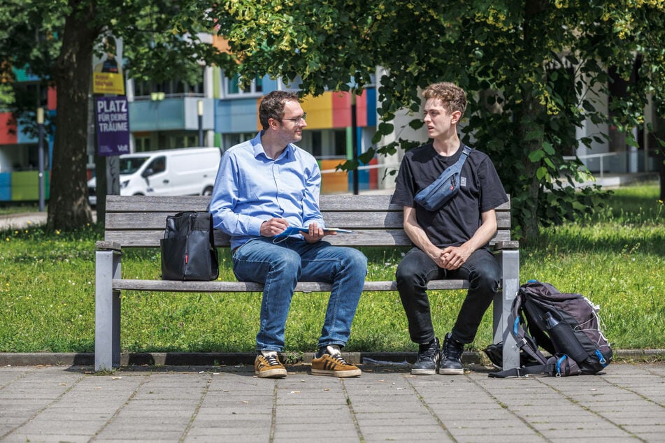 Der Nachwuchspolitiker im Gespräch mit TAG24-Reporter Hermann Tydecks (41, l.).