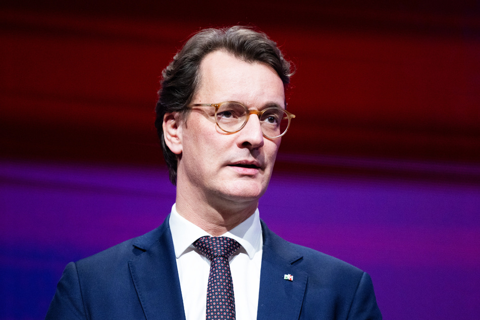 NRW-MP Hendrik Wüst (48, CDU) wünscht sich mehr Tempo.