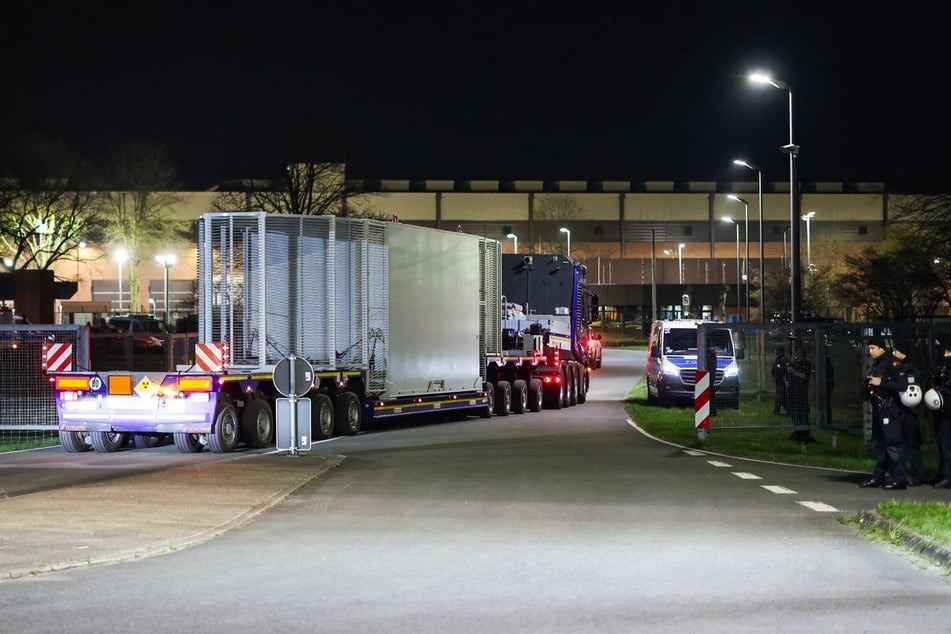 Bei der Verlagerung der 152 Castor-Behälter handelt es sich um einen der größten Atommüll-Transporte auf der Straße seit Jahrzehnten. (Symbolbild)