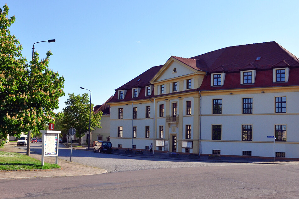 Das Rathaus der Stadt Leuna.