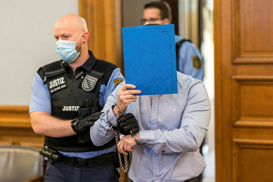 Thomas S. (34) soll einen anderen Hundebesitzer tödlich mit einem Messer verletzt haben.
