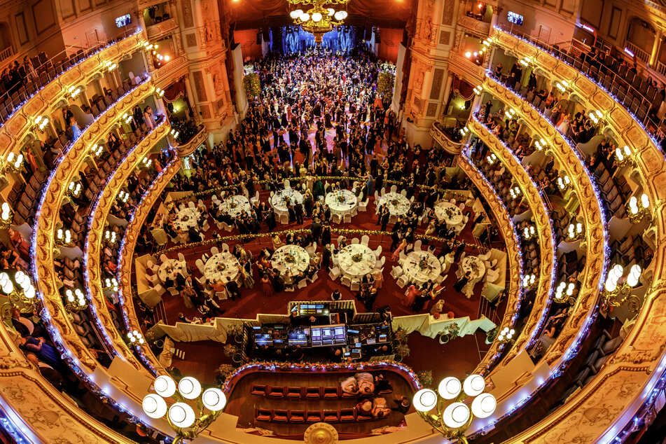 Ein Blick auf das Tanzparkett beim SemperOpernball 2020.