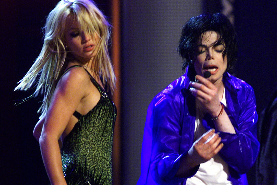 Britney Spears joined the late Michael Jackson (r) on stage to perform his 1987 single, The Way You Make Me Feel, for his 30th-anniversary celebration.