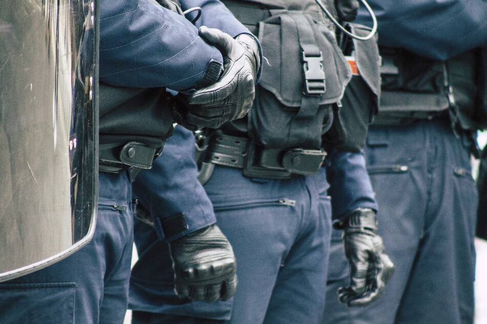 Spezialkräfte der Bochumer Polizei unterstützten ihre Essener Kollegen bei der Überprüfung der Verdächtigen. (Symbolbild)