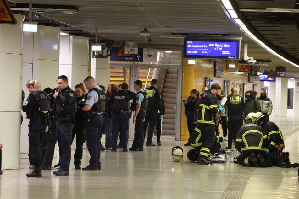 Die S-Bahnstrecke war für den Einsatz der Rettungskräfte rund 40 Minuten gesperrt.