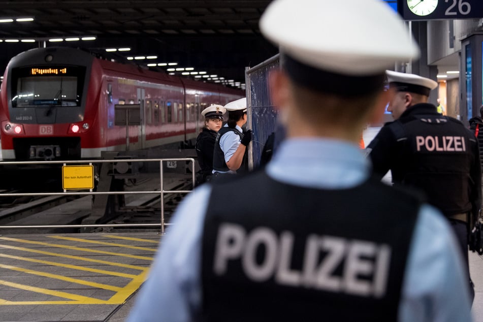 Ein Bahngast in Magdeburg bekam nach einer sexuellen Belästigung gegenüber einer Frau eine Strafanzeige. (Symbolbild)