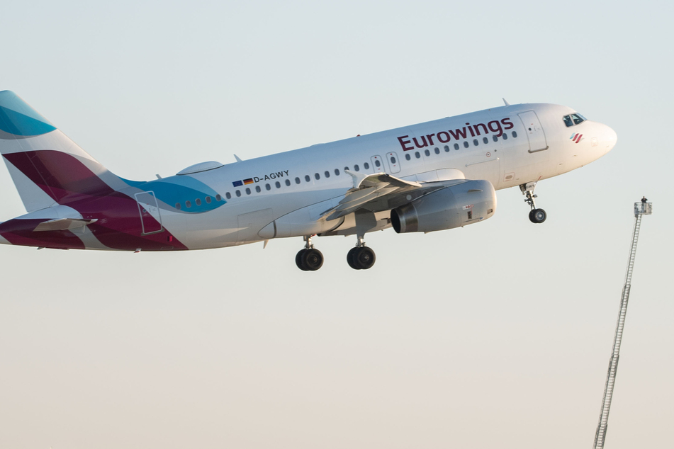 Eurowings: Böse Eurowings-Panne: Urlaubsflieger will nach Sardinien, darf aber nicht landen