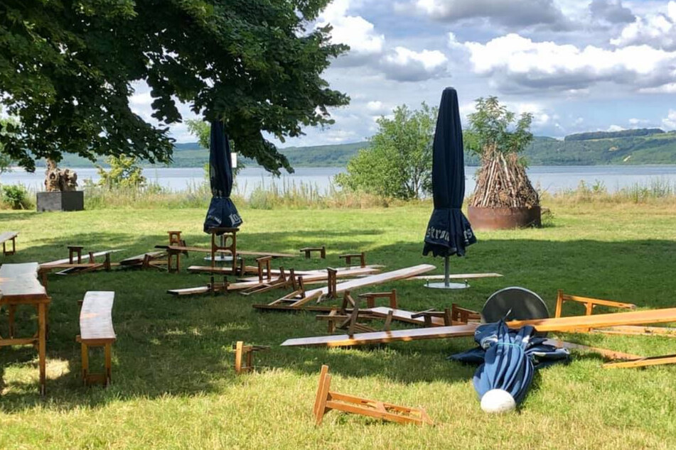 Dieses Chaos hinterließen die später reumütigen Vandalen am Berzdorfer See.