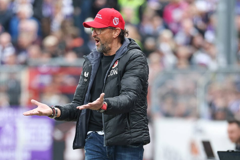 Laut Pele Wollitz (60) sei seinem Team in Osnabrück ein "klarer Elfmeter" verweigert worden.