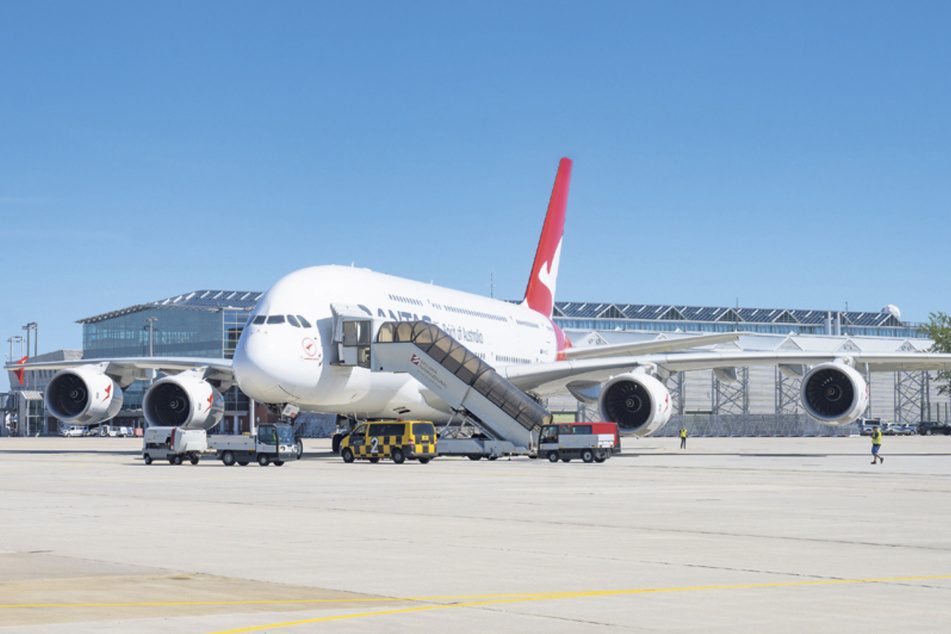 Qantas holt seinen ersten A380 aus Dresden zurück. Bei den EFW Elbe Flugzeugwerken ließen die Australier ihren Superjumbo generalüberholen.