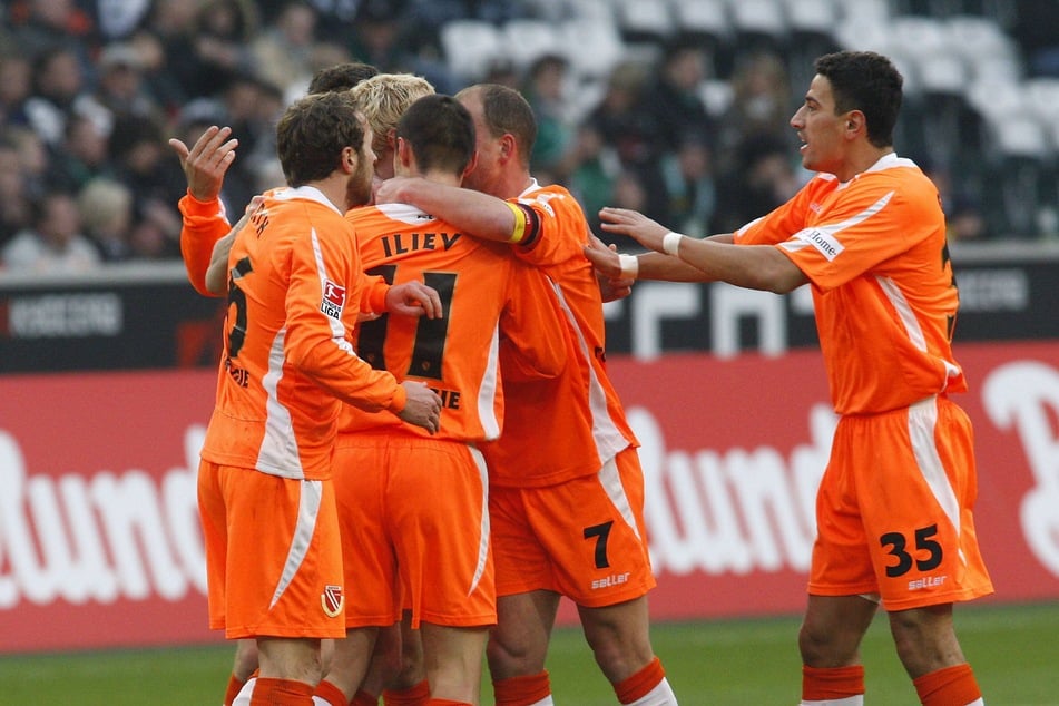 Mit einer wild zusammengewürfelten Truppe und Müllmann-Montur eroberte Energie Cottbus einst die Bundesliga. (Archivbild aus 2008)