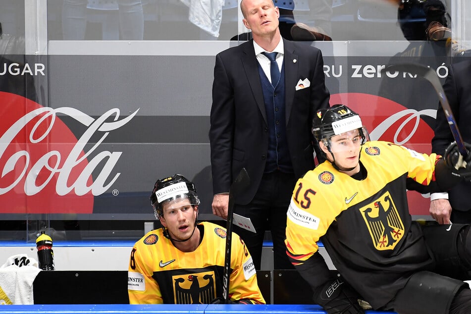 Die Absage der Eishockey-WM rückt für die DEB-Auswahl von Coach Toni Söderholm immer näher. 