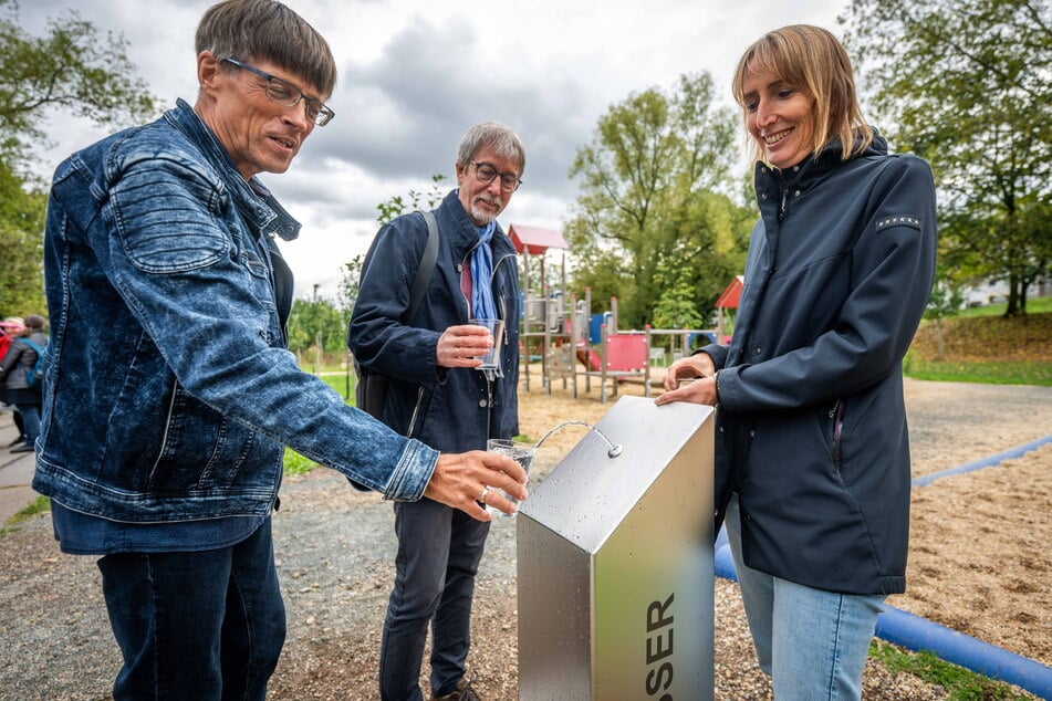 Die Bürgerplattform Chemnitz Süd hat im September 2024 gemeinsam mit dem Verein Vineyard in Markersdorf für 3500 Euro einen Trinkbrunnen eingeweiht.