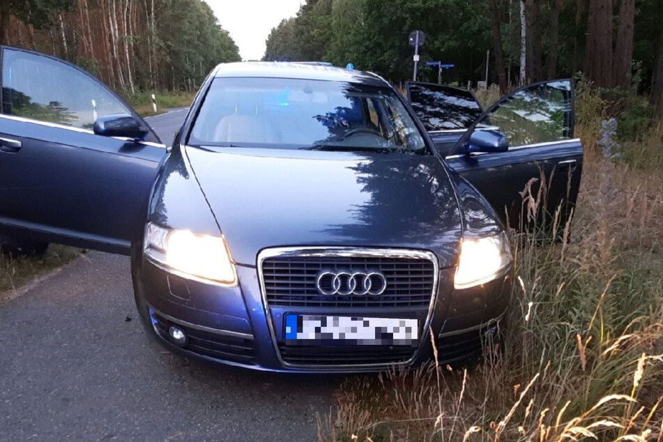Mithilfe eines Nagelgurts wurde der flüchtende Audi gestoppt. Dessen Fahrer konnte entkommen.