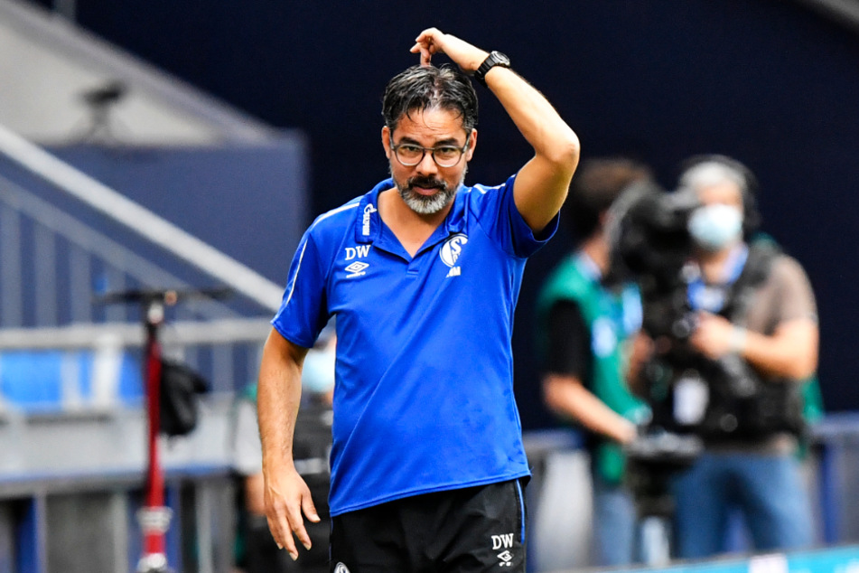 S04-Coach David Wagner muss aufgrund von Verletzungspech mitunter eine halbe Jugendmannschaft aufstellen.