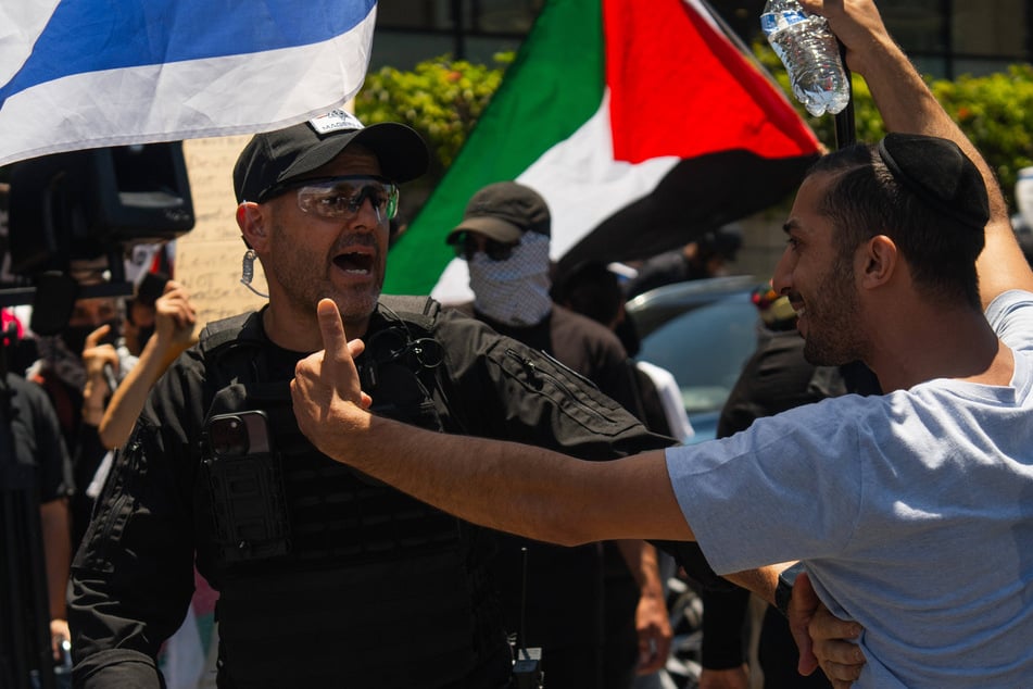 Violence erupts as pro-Palestine and pro-Israel protests clash outside synagogue