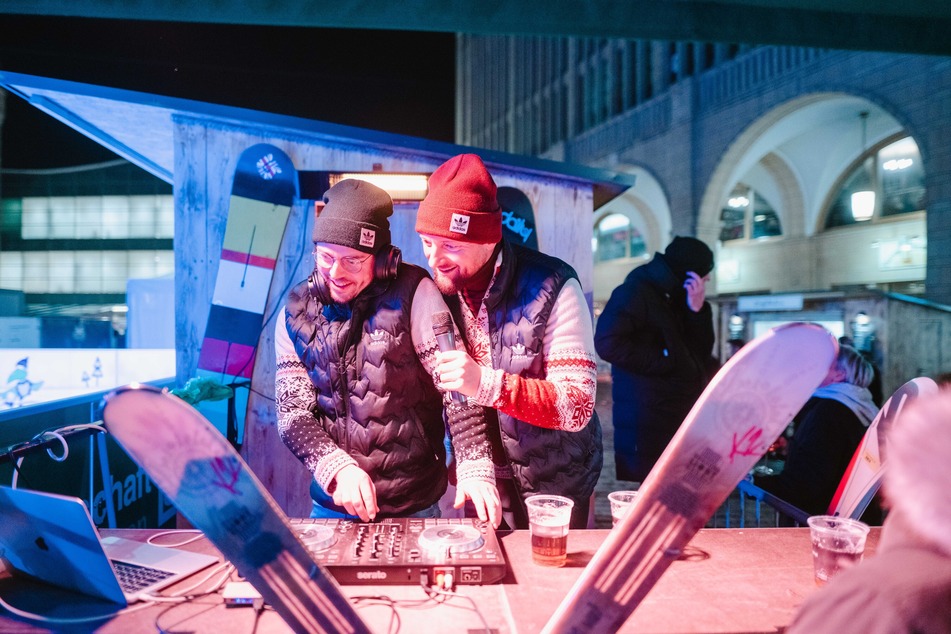 Live-DJs sorgen freitags und samstags für coole Partystimmung.