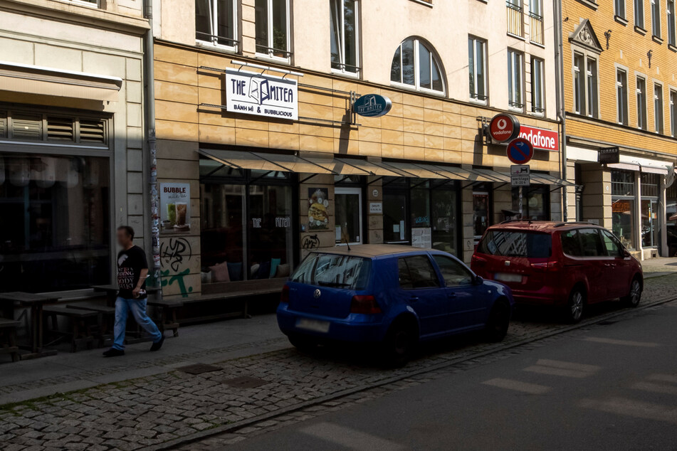 Hier an der Alaunstraße erklomm der Räuber die Fassade.