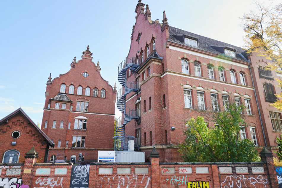 Ein Gebäude des Robert Koch-Institutes in der General-Pape-Straße.