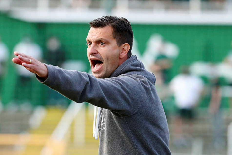 Trainer Miroslav Jagatic hat mit Chemie Leipzig bei Viktoria Berlin die zweite Niederlage hintereinander kassiert. (Archivbild)