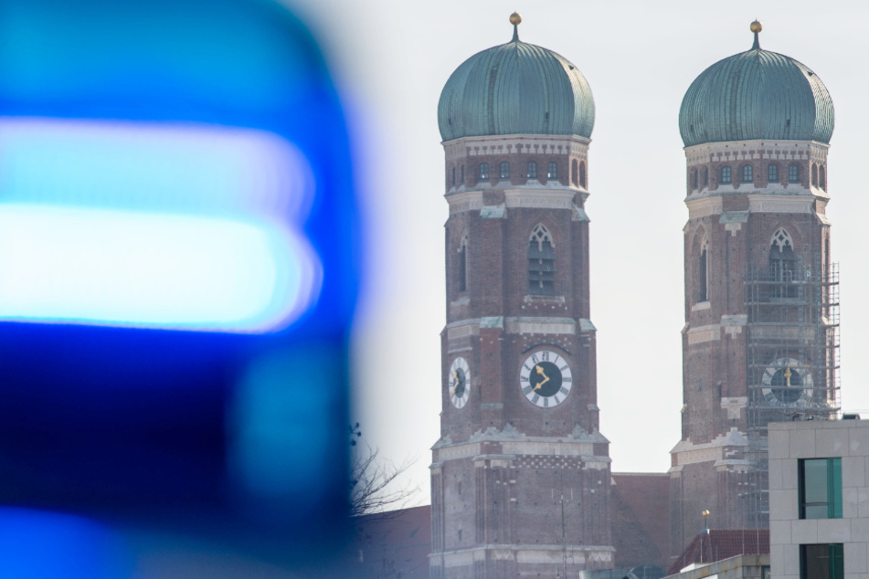 Die Polizei war per Notruf über eine laute Party mit mehreren Teilnehmern in einer Wohnung in München informiert worden. (Symbolbild)