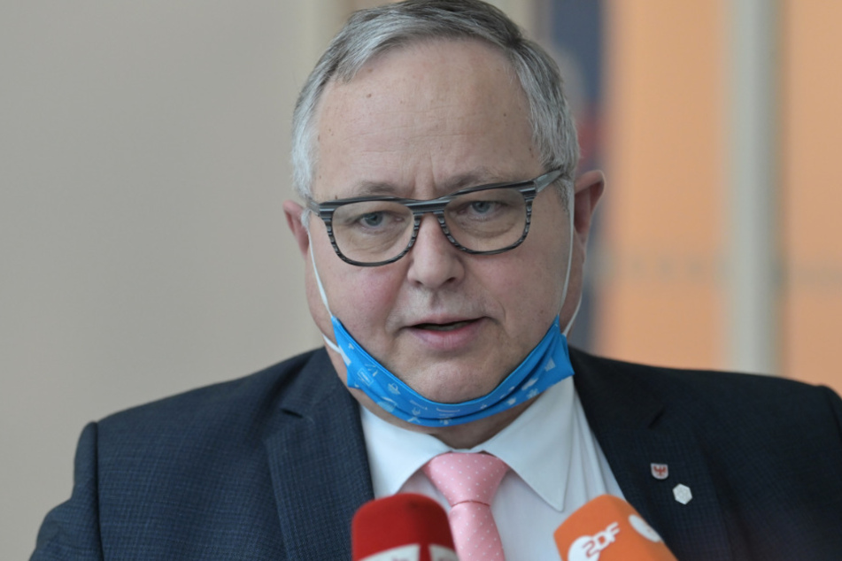 Steffen Kubitzki, stellvertretender Fraktionsvorsitzender der AfD Brandenburg, gibt während der Fraktionssitzung im Landtag ein Interview.