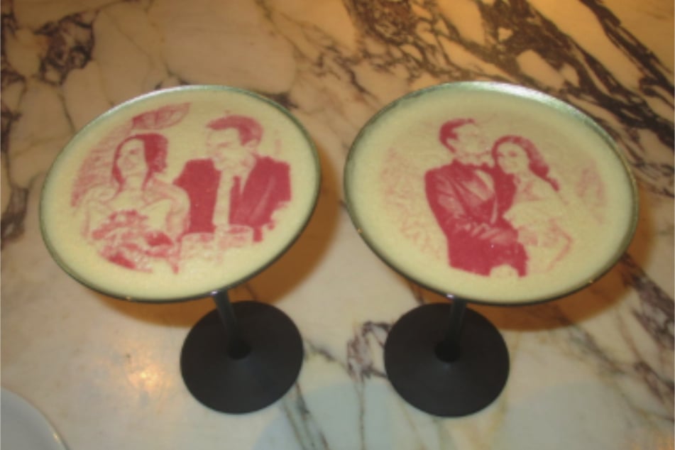 Im Steakhouse "Carversteak" servierten die Kellner dem Pärchen einzigartige Cocktails.