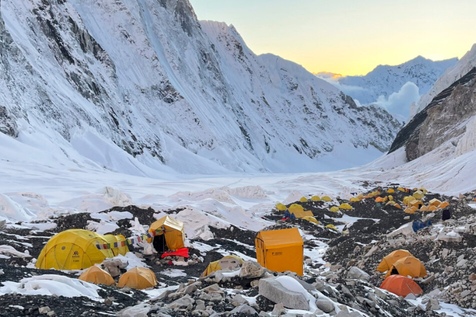 Kein Kletterunfall: Bergsteiger stirbt am Mount Everest!
